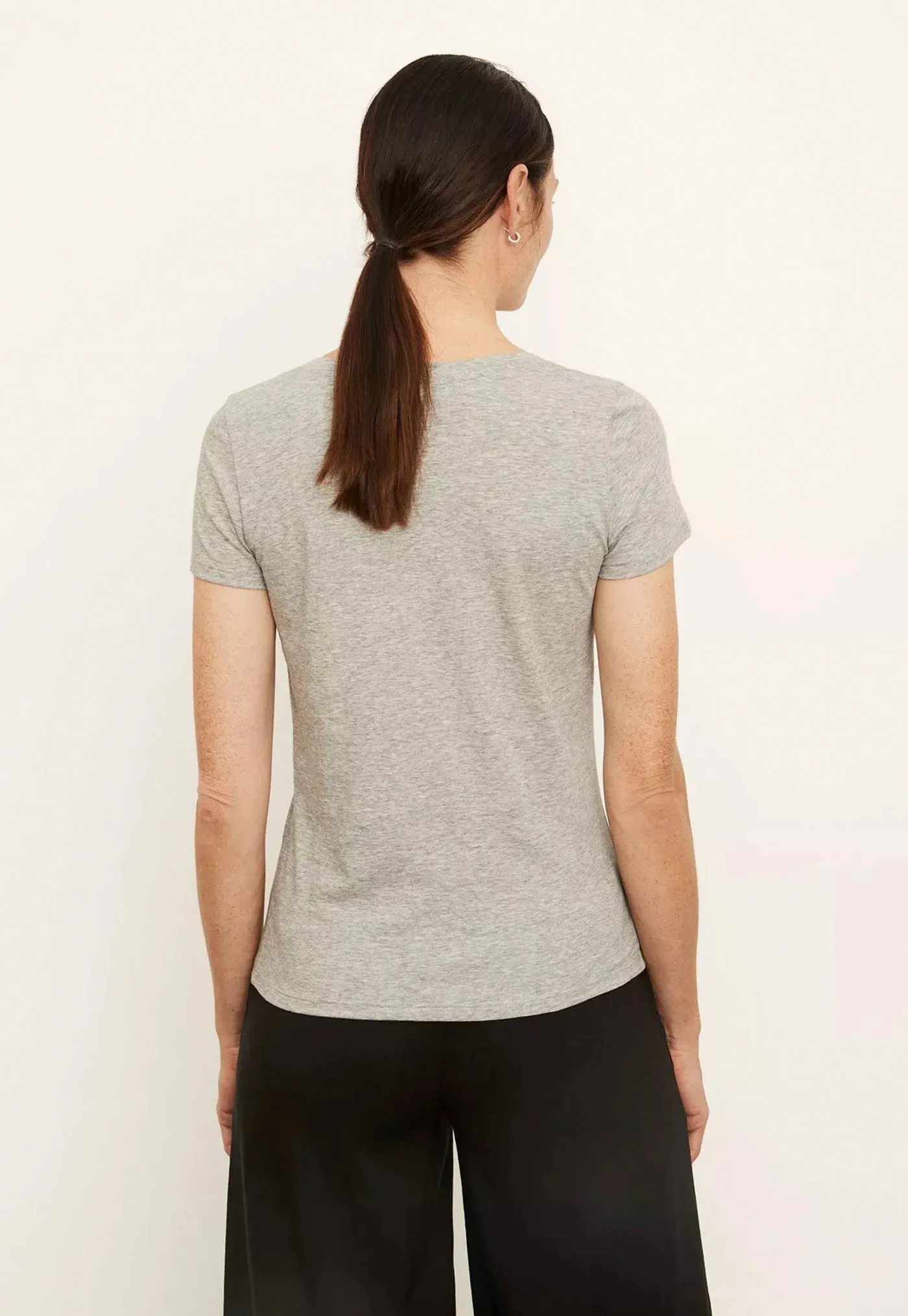 Essential V-Neck - Grey