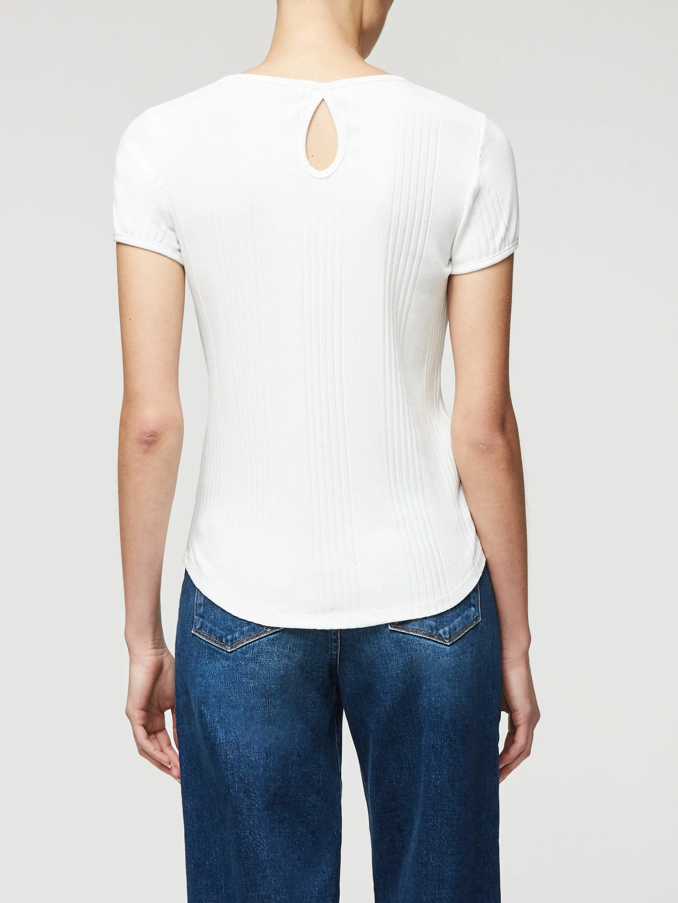 FRAME - Keyhole True Tee in Blanc